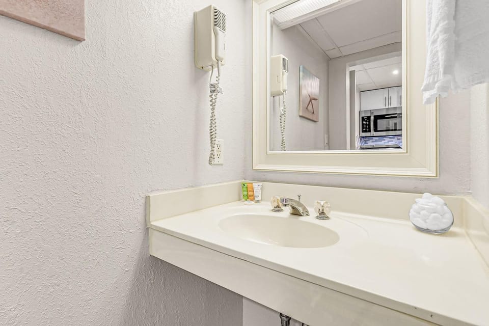 Bathroom, towels