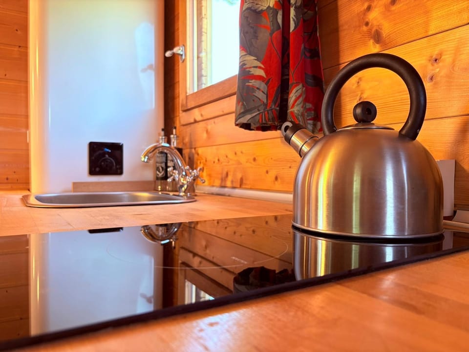 Coffee/tea facilities, Kitchen or kitchenette