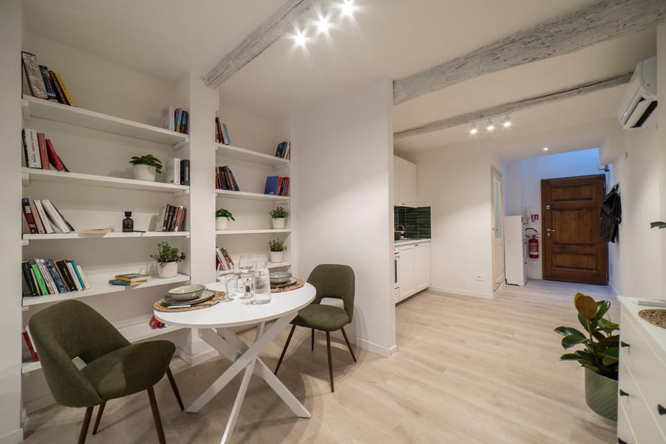 Library, Seating area, Dining area