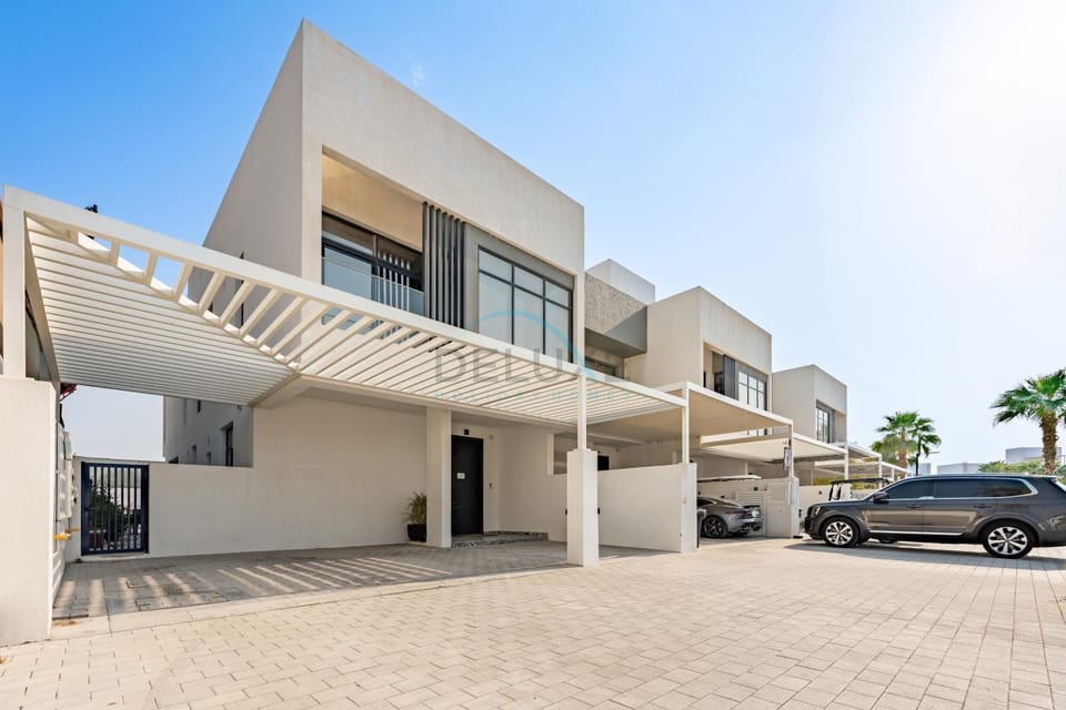 Facade/entrance, Parking