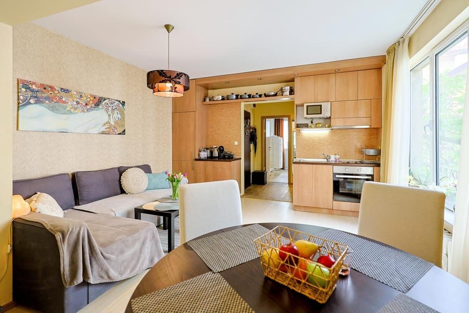Coffee/tea facilities, Living room, Seating area, Dining area, toaster