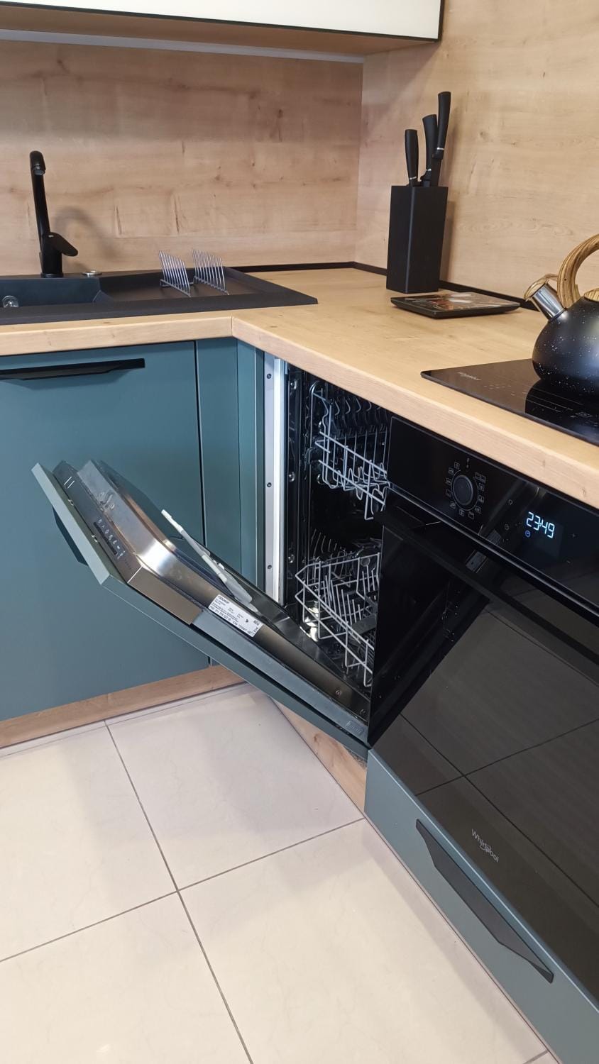 Kitchen or kitchenette, dishwasher