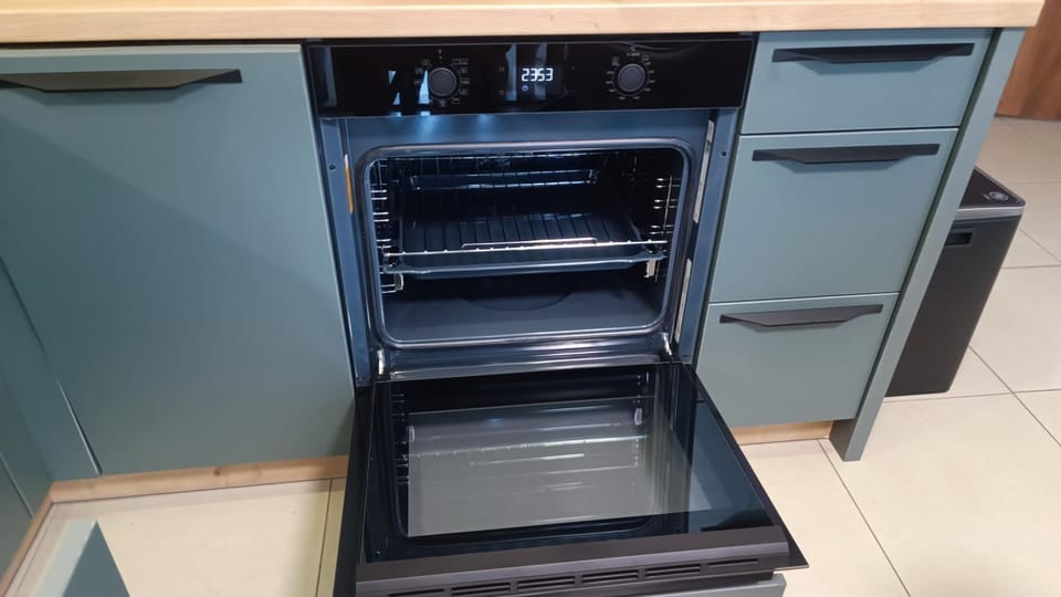 Kitchen or kitchenette, oven