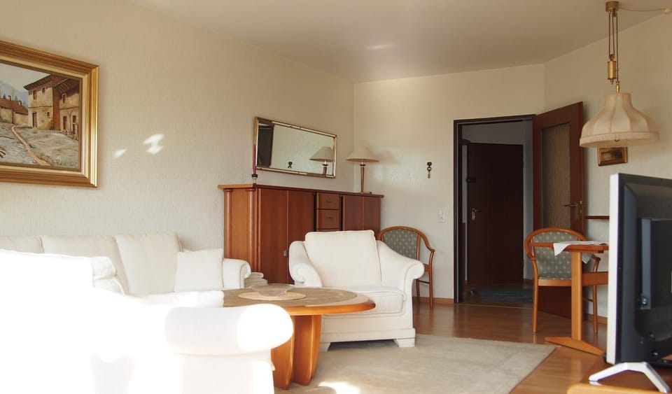Living room, Photo of the whole room, Seating area, Dining area