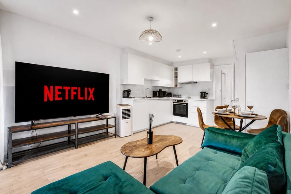 Luxury Designer Garden House with Private Parking - Prime Central London - Ideal for Families, Couples And Remote Work Apartment in London Borough of Hackney