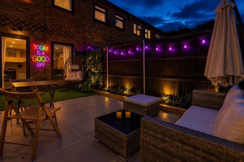 Luxury Designer Garden House with Private Parking - Prime Central London - Ideal for Families, Couples And Remote Work Apartment in London Borough of Hackney
