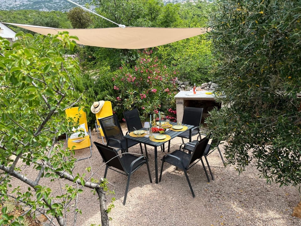 Natural landscape, Balcony/Terrace, Garden view, Mountain view