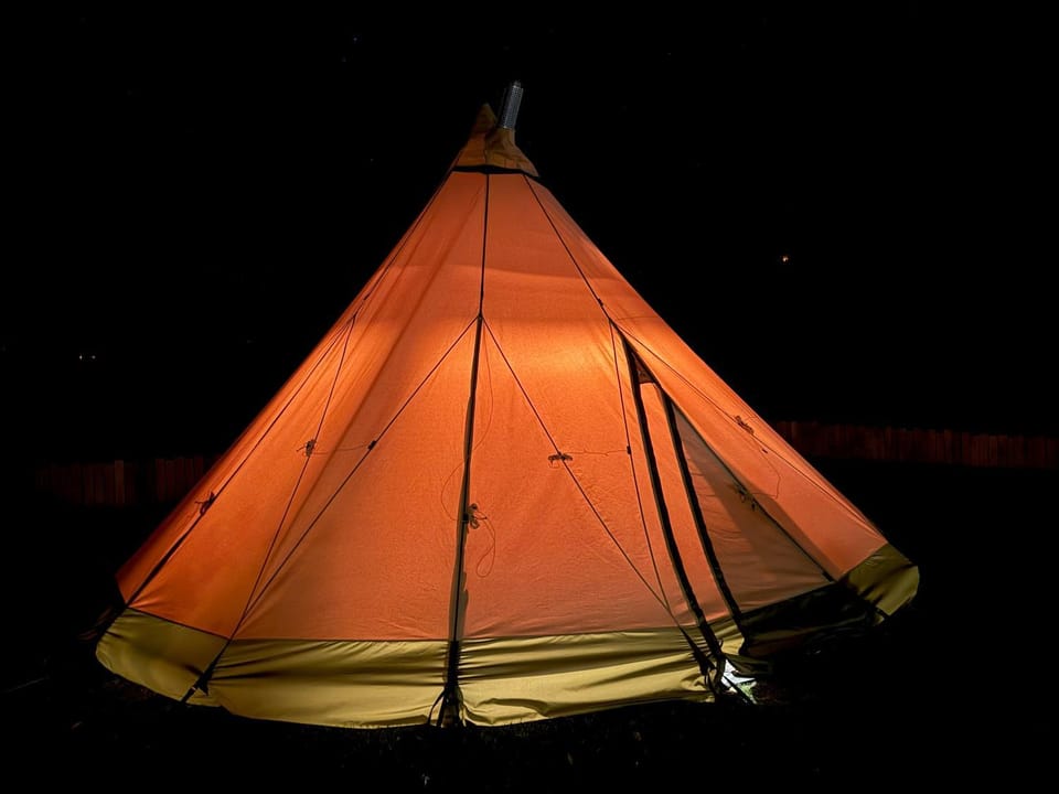 Natur pur im Tipi -Dein Rückzugsort in Schwedens Wildnis Luxury tent in Sweden