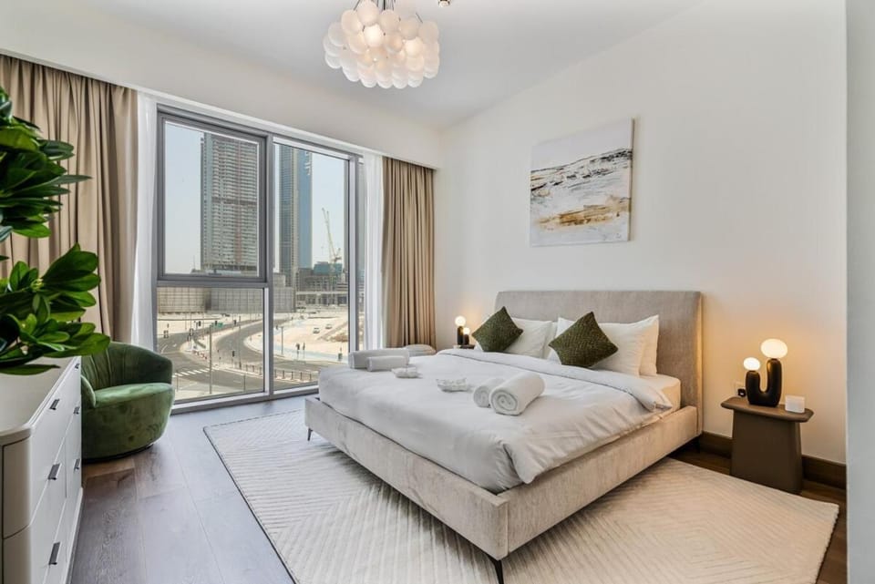 Stylish 1 BR in Canal Front with Pool and Gym Access Apartment in Dubai