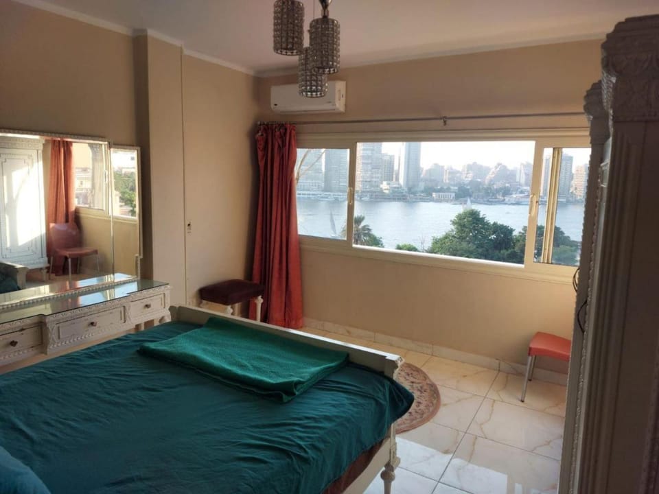ايجار شقة فندقية مفروشة علي النيل امام مسجد صلاح الدين Apartment in Cairo