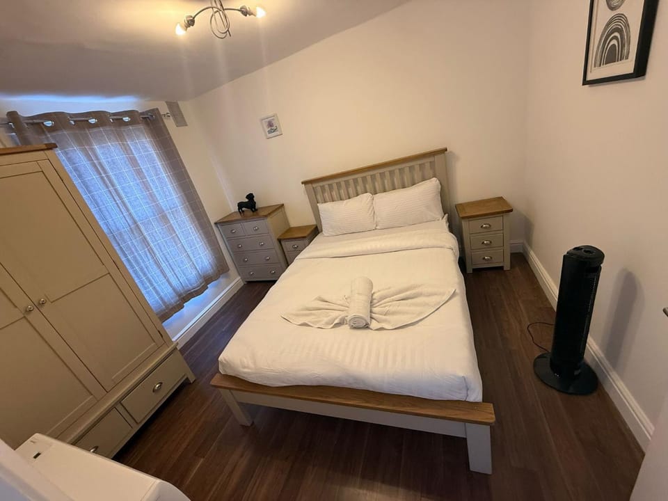 The Brixton Vining Street 4-Bed Urban Retreat BT7 Apartment in London