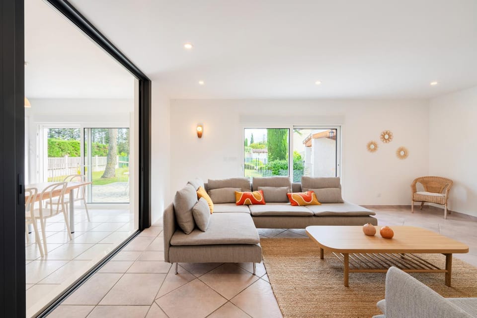 Communal lounge/ TV room, Living room