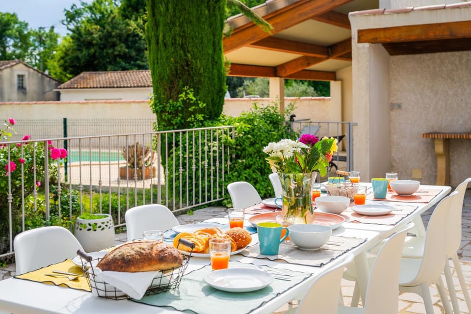 BBQ facilities, Swimming pool, Breakfast