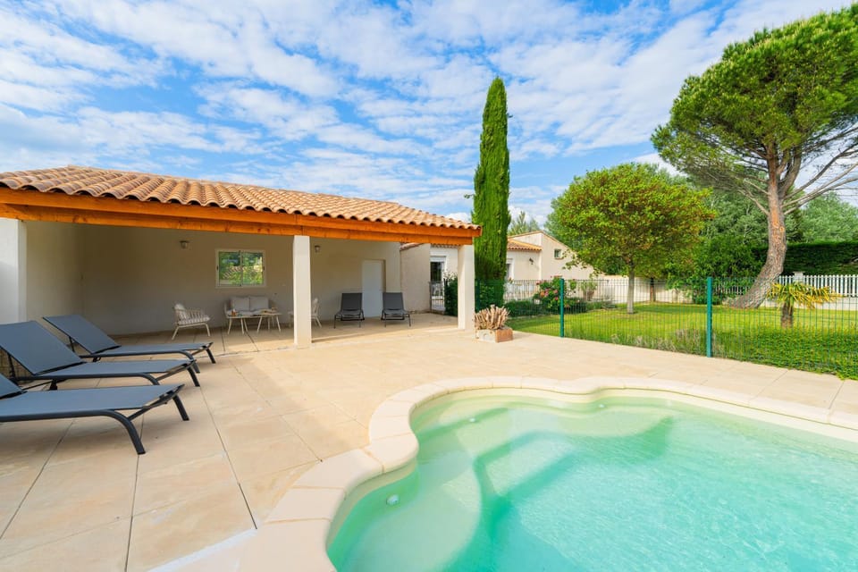 Swimming pool, sunbed