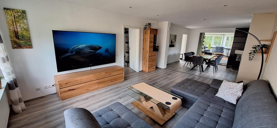 Communal lounge/ TV room, TV and multimedia, Living room, Seating area, Dining area