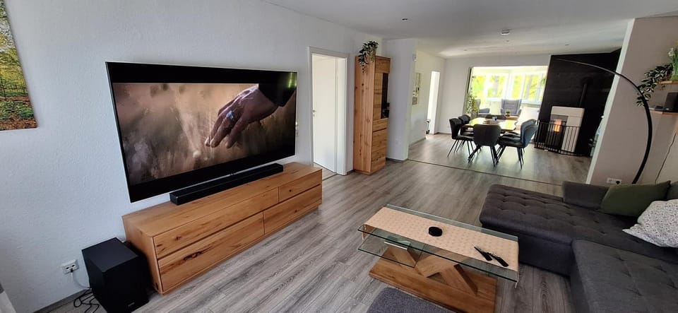 TV and multimedia, Living room, Seating area, Dinner