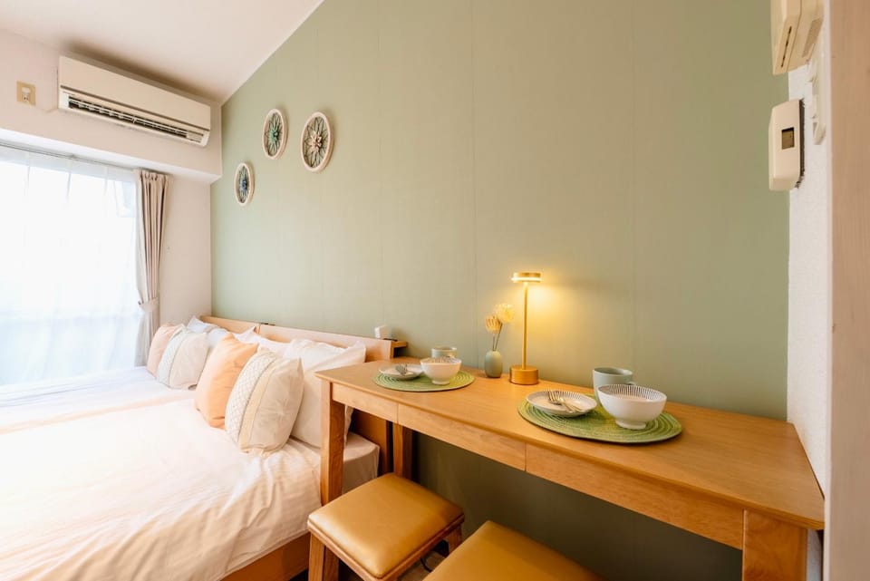 Bed, Living room, Photo of the whole room, Dining area, Bedroom, Food, air conditioner