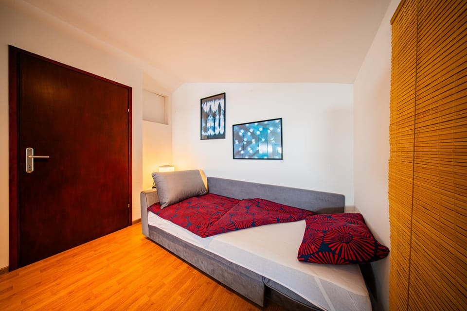 Bed, Living room, Photo of the whole room, Seating area, Bedroom, heating, internet, wardrobe