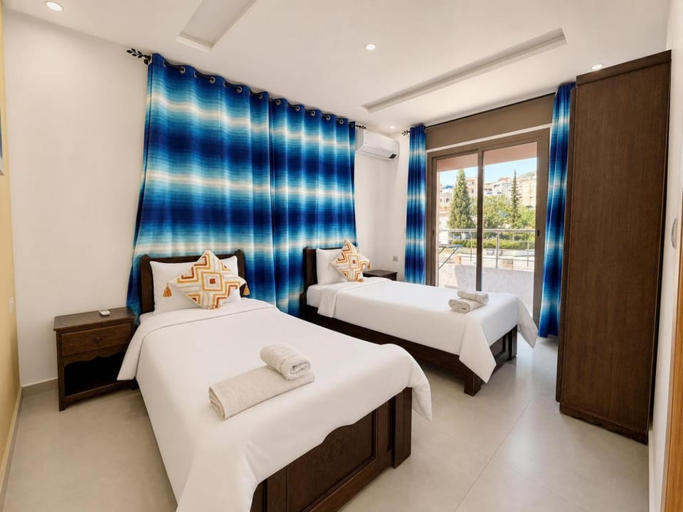 Bed, towels, air conditioner