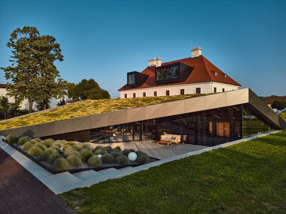 Property building, Spa and wellness centre/facilities