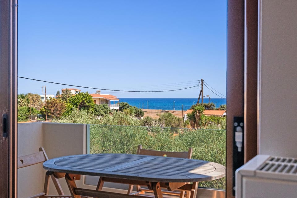 Patio, Natural landscape, View (from property/room), Balcony/Terrace, Dining area, Sea view