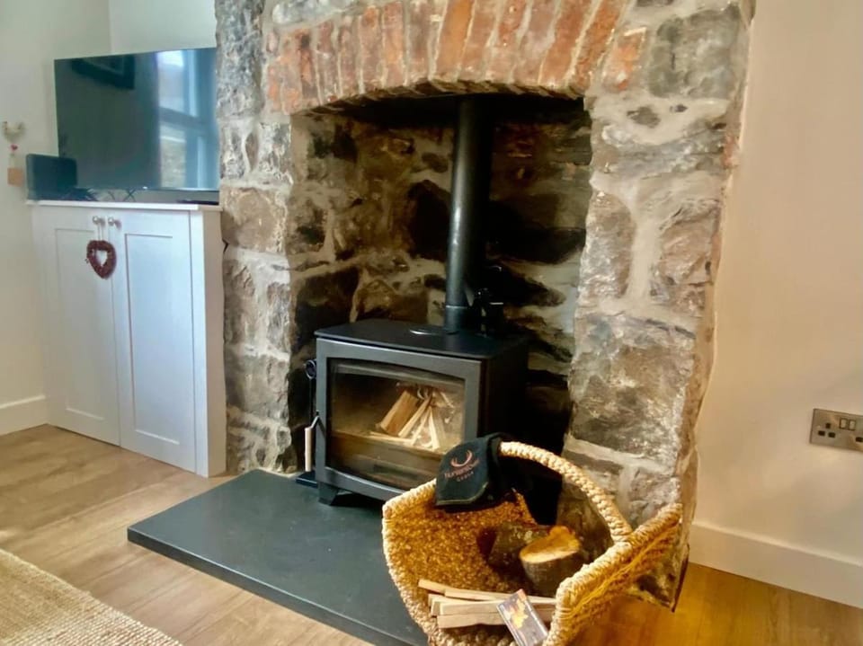 Living room, fireplace, fireplace