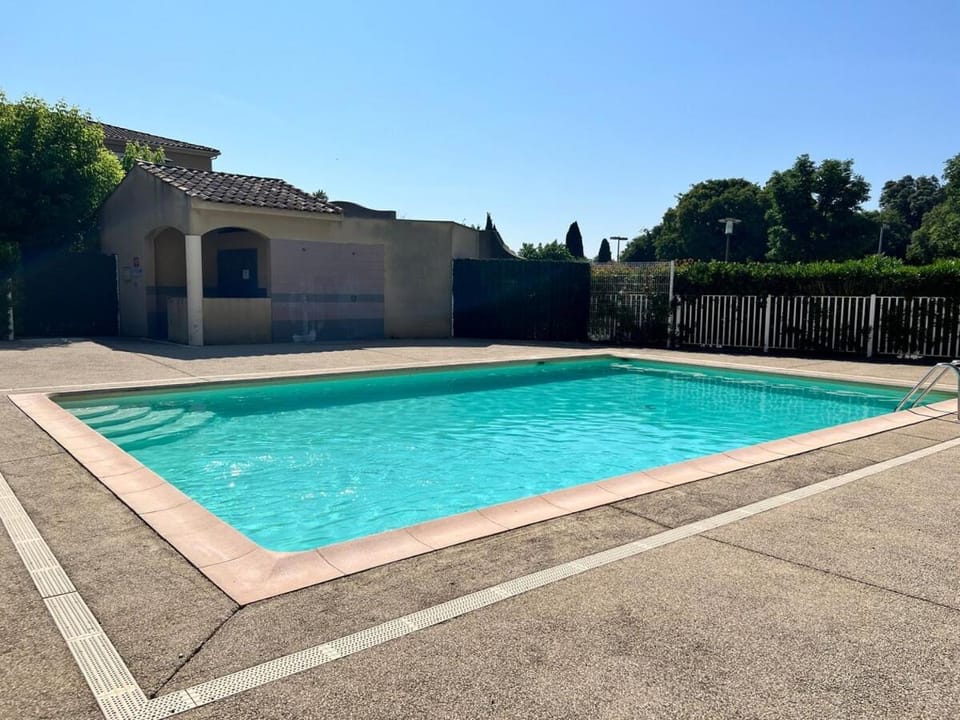 Swimming pool, Swimming pool