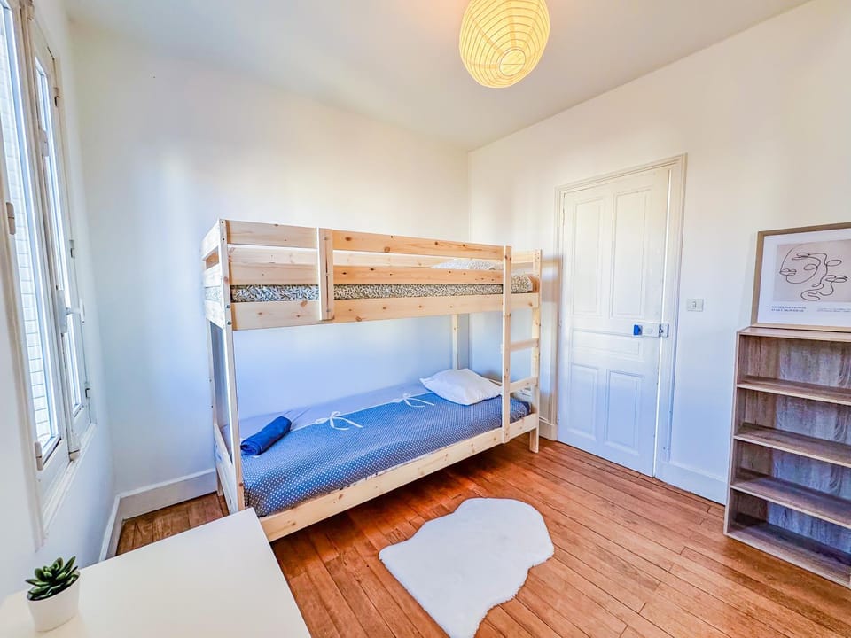 Photo of the whole room, Bedroom, bunk bed