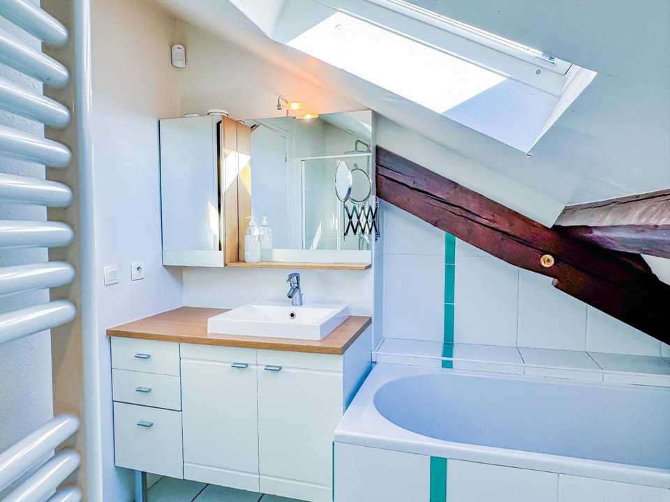 Bathroom, towels