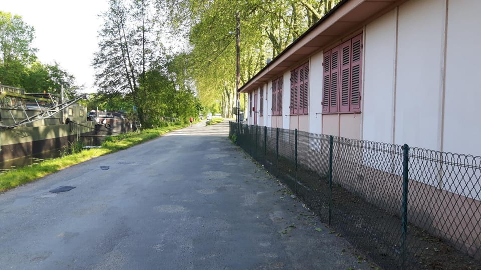 Nearby landmark, Neighbourhood, Natural landscape