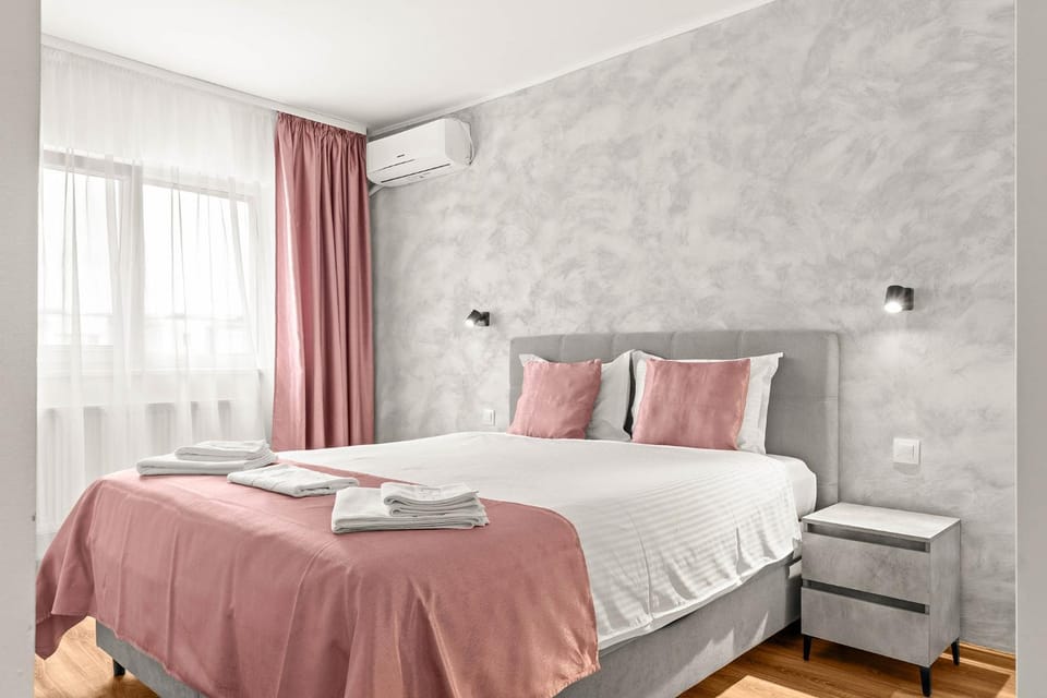 Bed, Bedroom, towels, air conditioner