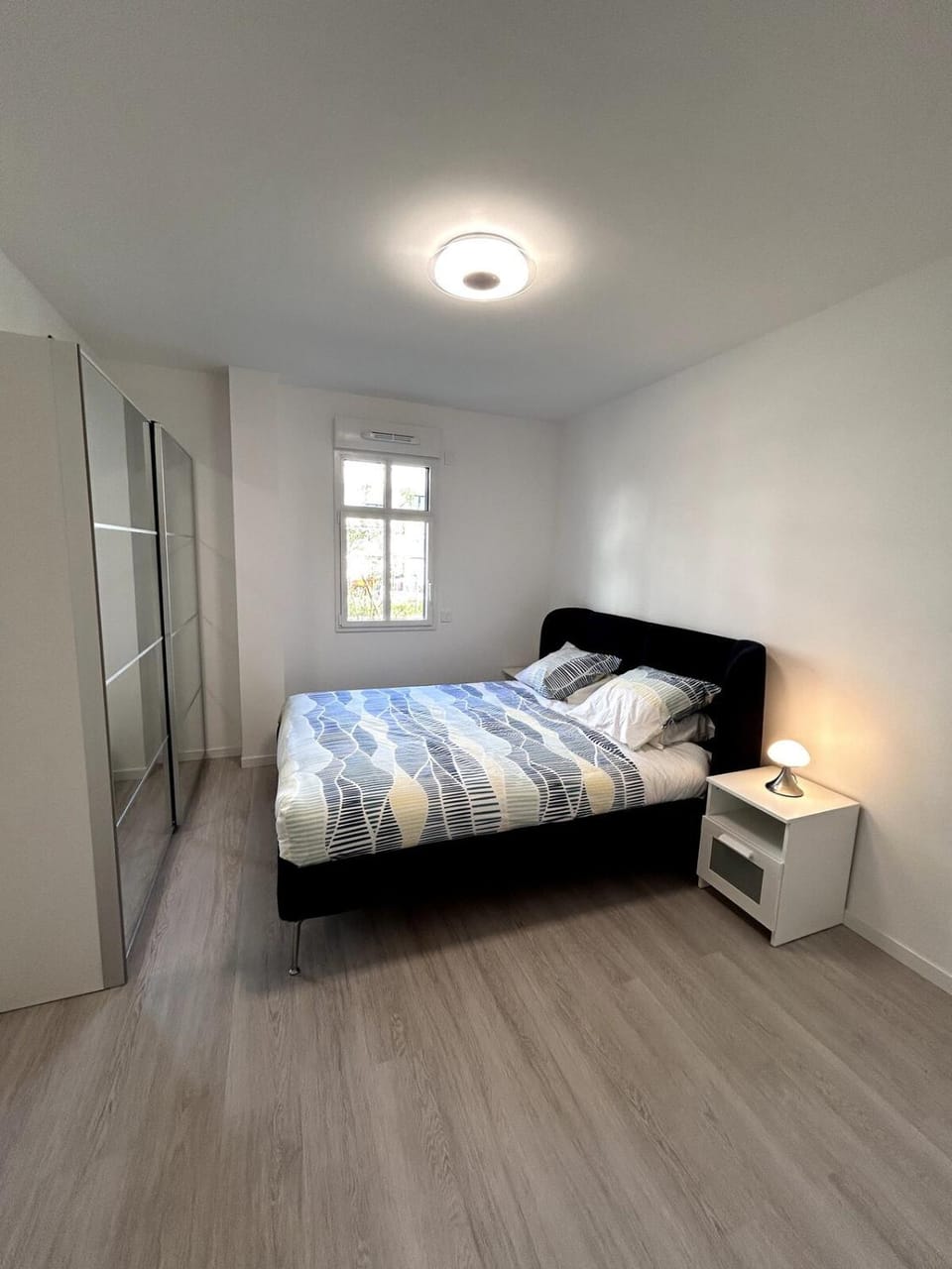 Bed, Photo of the whole room, Bedroom, wardrobe