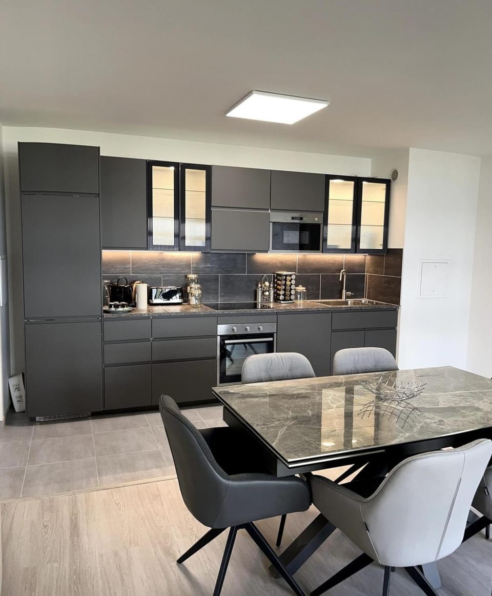 Kitchen or kitchenette, Dining area, stove, toaster