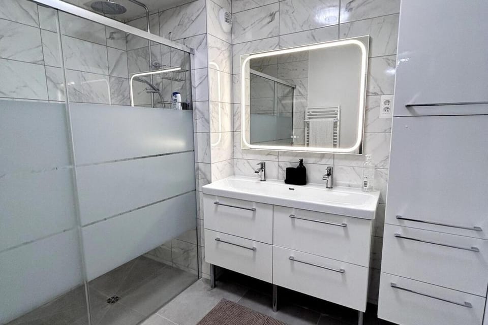 Shower, Bathroom