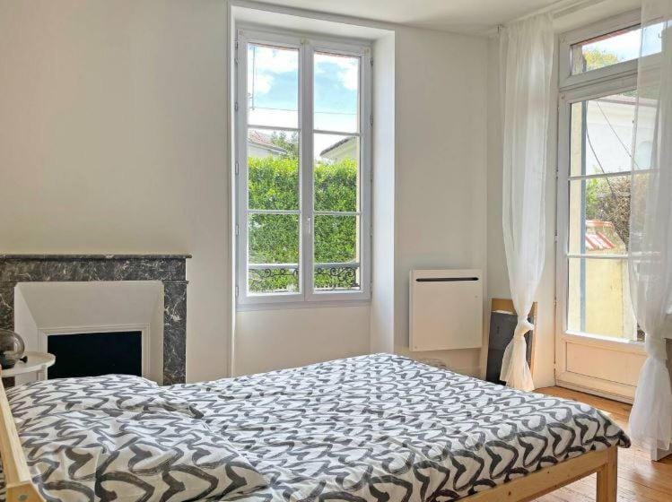 Bed, Photo of the whole room, Bedroom, internet