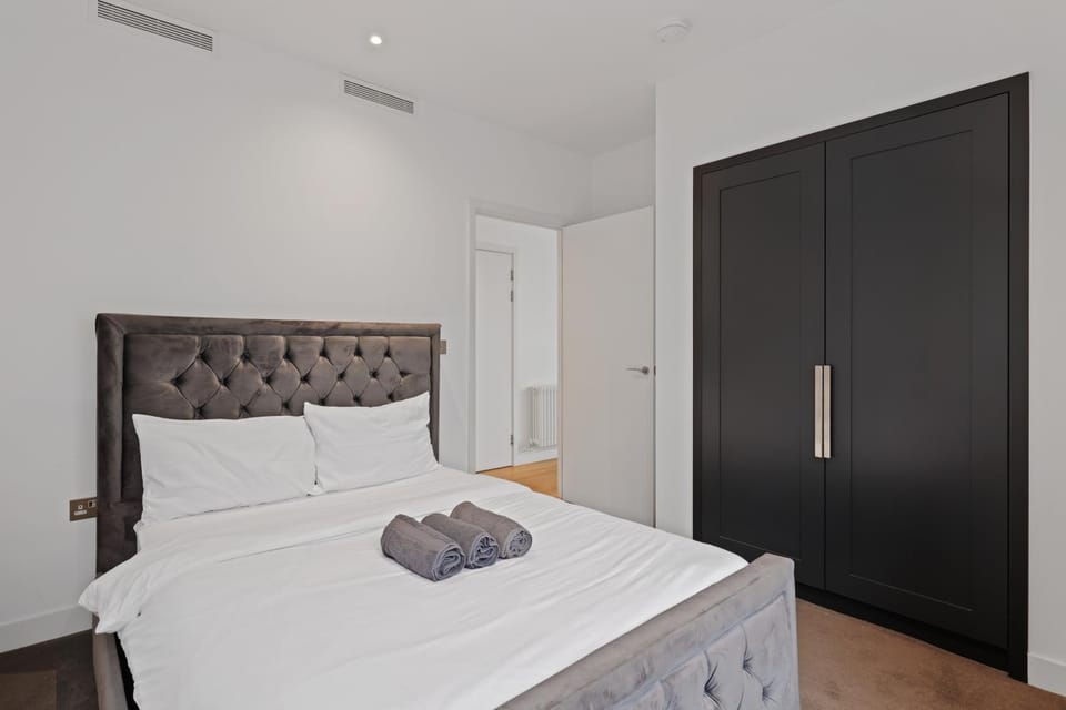 Bed, Photo of the whole room, Bedroom, towels, wardrobe