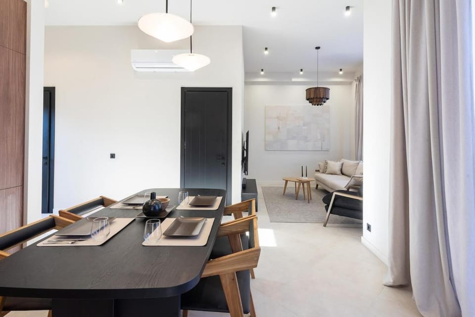 Living room, Seating area, Dining area, air conditioner