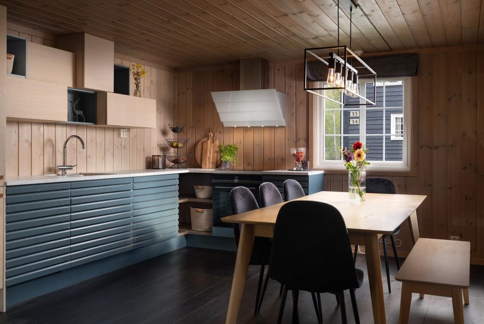 Dining area, kitchen