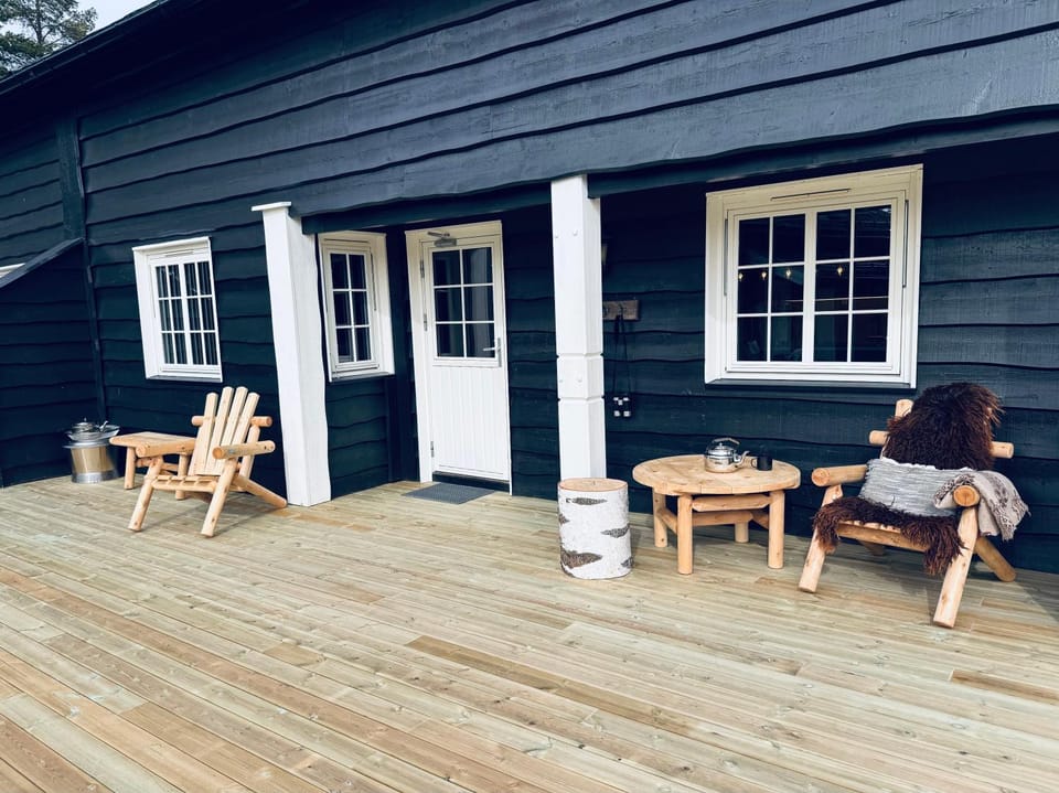 Ski and Bike in out Geilo Family Cabin Vestlia, 4BR, 2Bath, 2WC, Sauna, Free WiFi & Parking, Geilo Sommerpark & Beach, Walk to shops & train Oslo bergen Cabin in Geilo