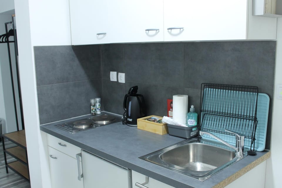 Kitchen or kitchenette, kitchen