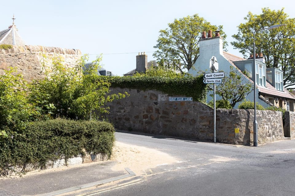 Property building, Day, Landmark view
