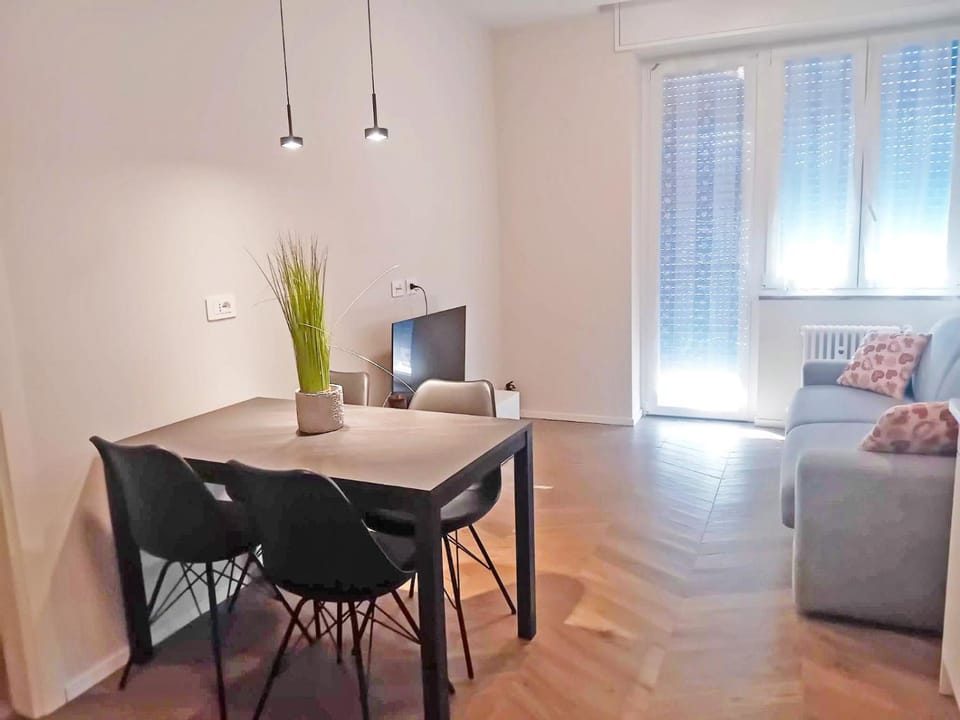 Manzoni house next Como Lake and Station Apartment in Como