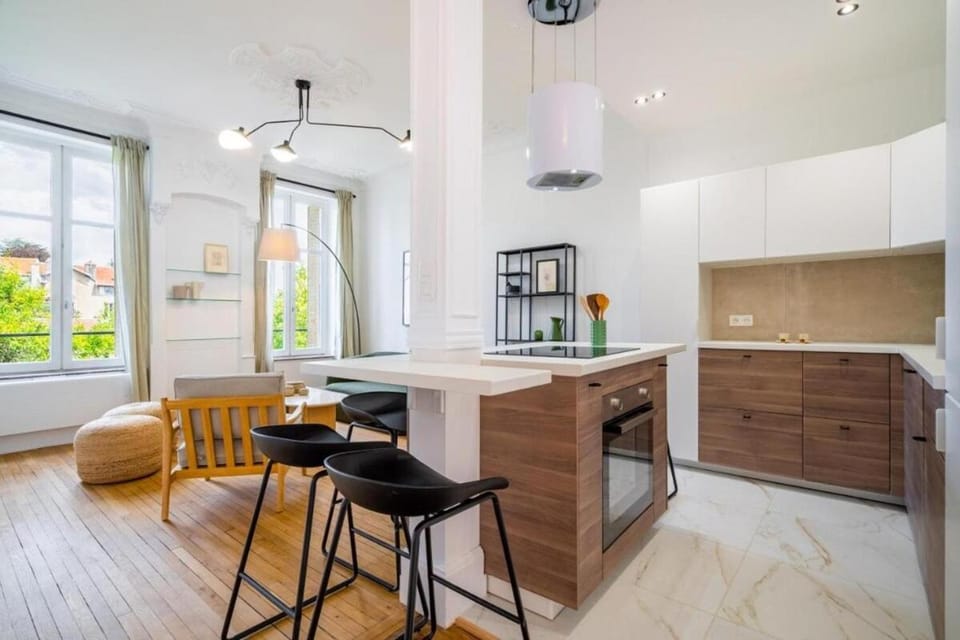 Kitchen or kitchenette, Dining area, oven