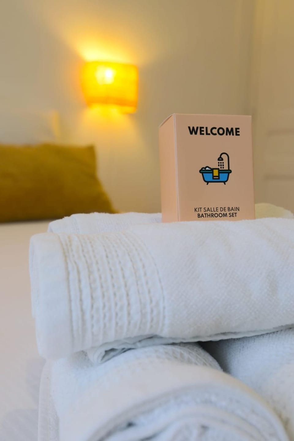 Bed, towels