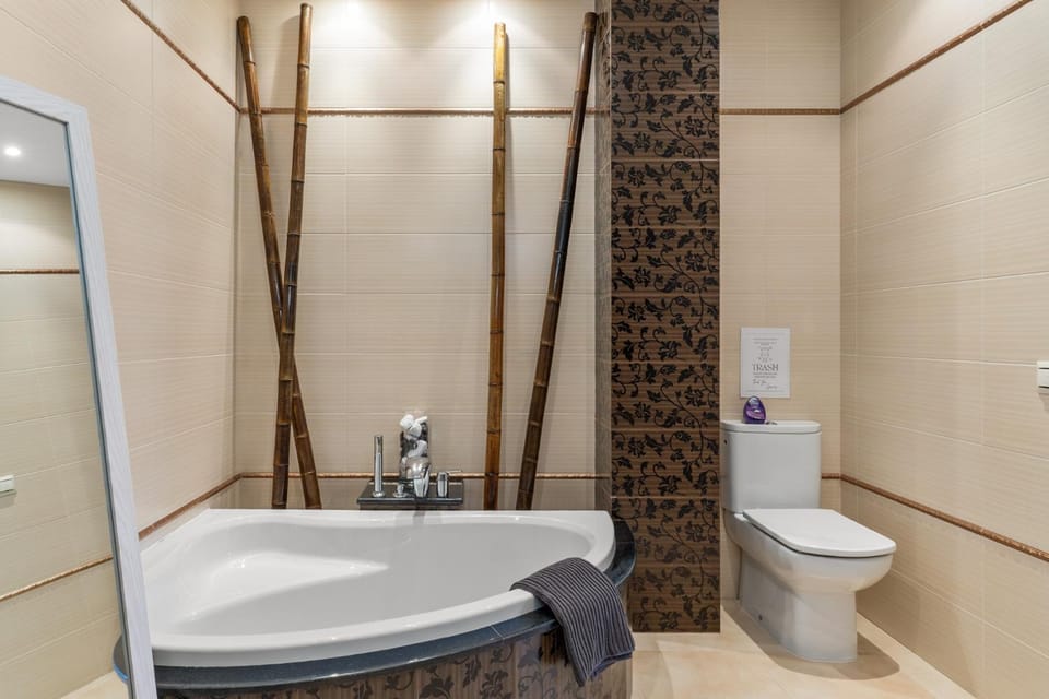 Bathroom, Living room