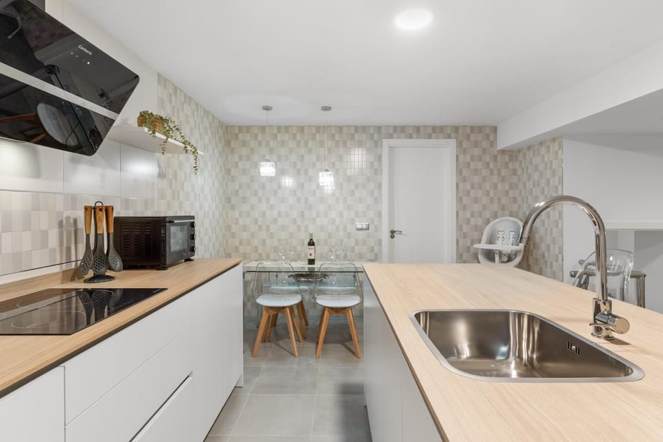 Kitchen or kitchenette, Living room
