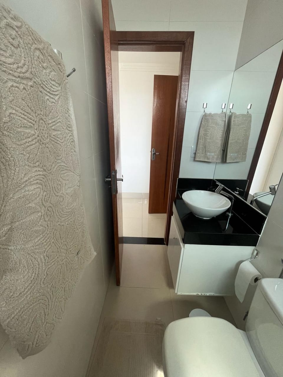 Apê mobiliado com ar e garagem no Lagoa Santa Apartment in Governador Valadares
