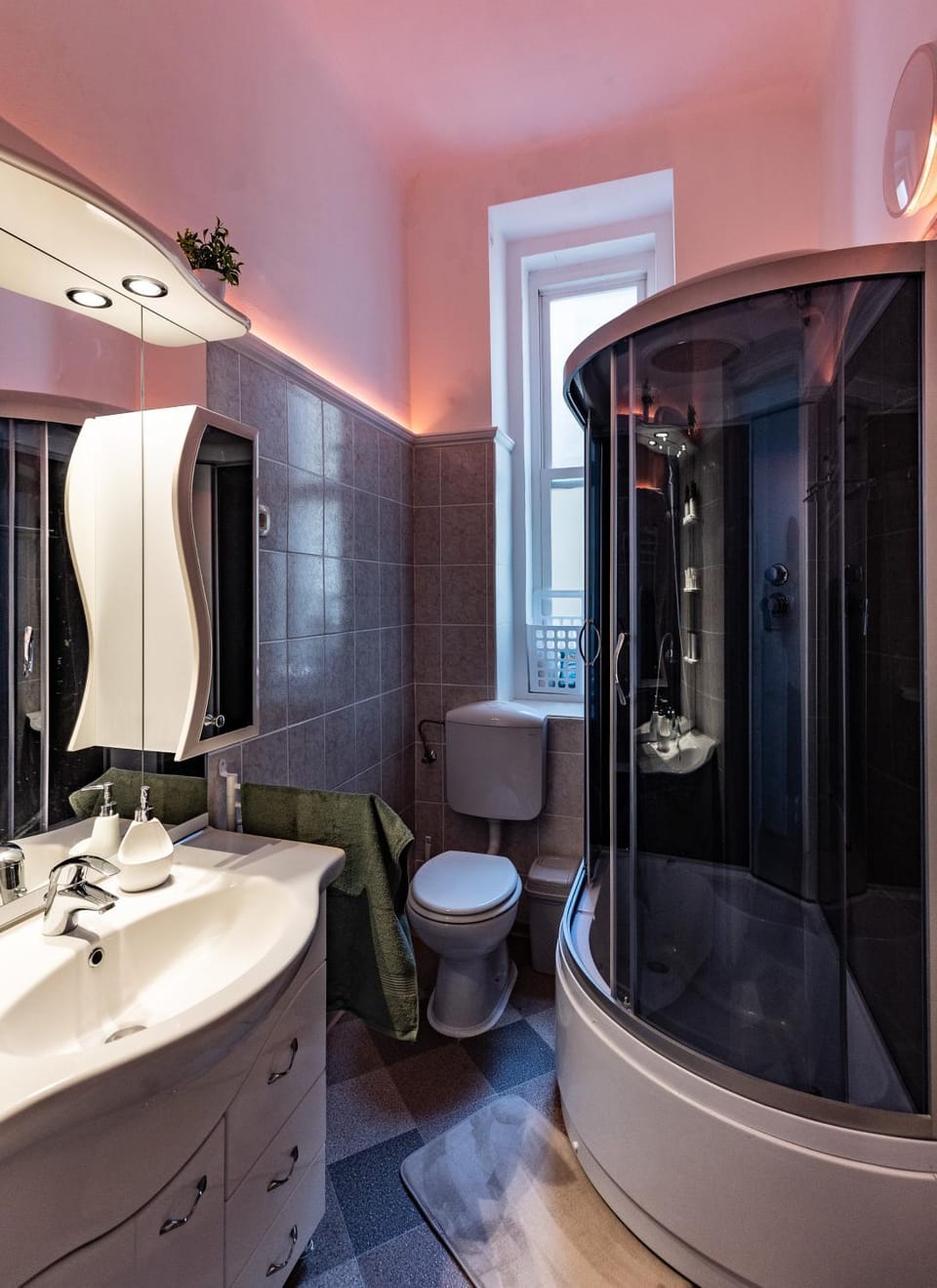 Shower, Toilet, Bathroom, towels
