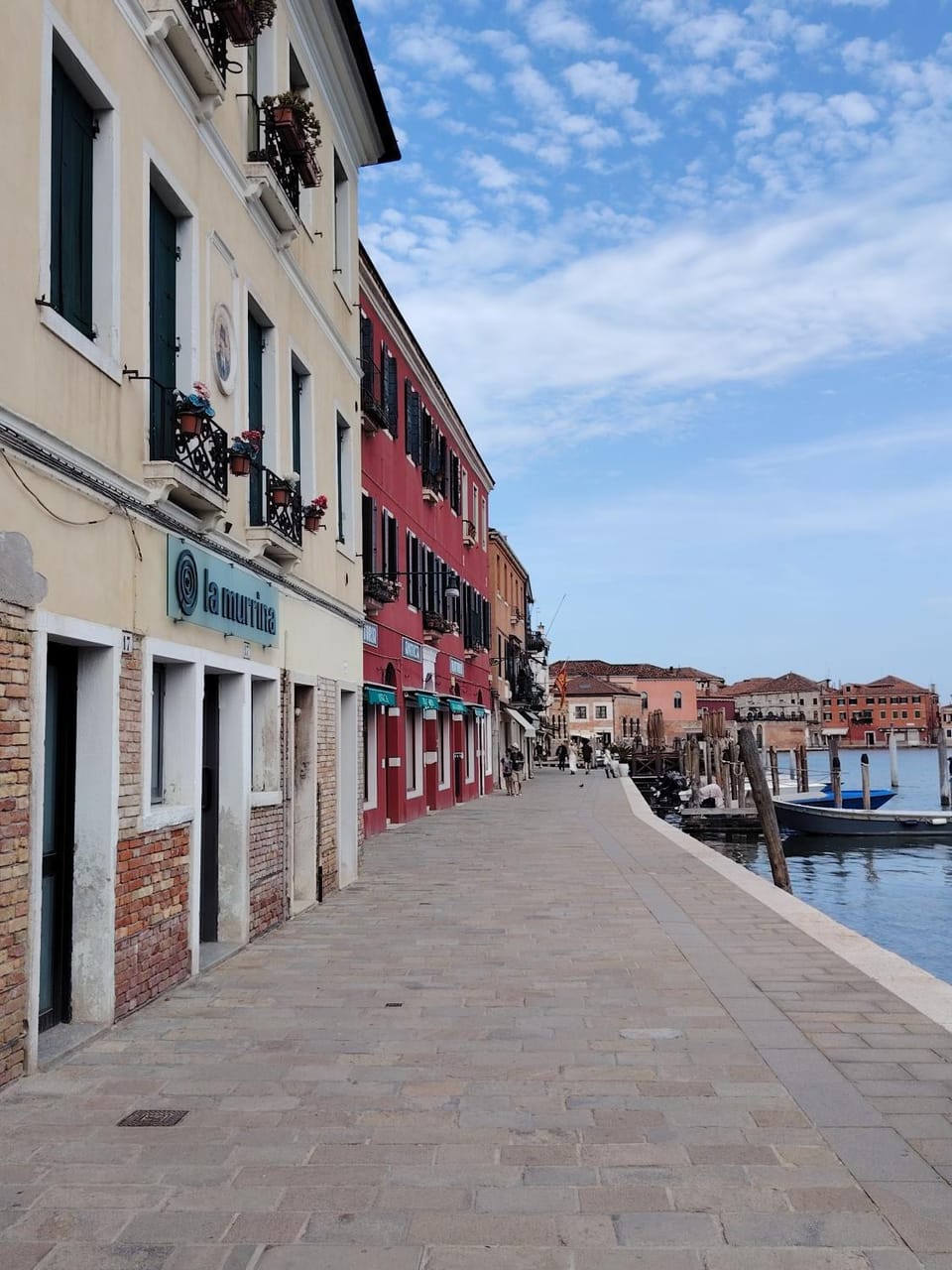 Property building, Nearby landmark, Day, Neighbourhood, City view, River view, Sea view, Street view, Location