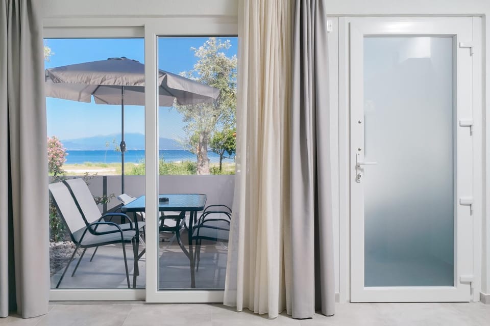 Day, Natural landscape, View (from property/room), Balcony/Terrace, Dining area, Sea view